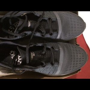 Men’s Under Armour Gemini 3 running shoes size 12